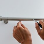 jak zamontować karnisz